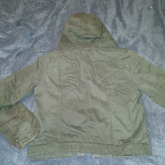 Hollister army green coat. - Picture 7 of 7